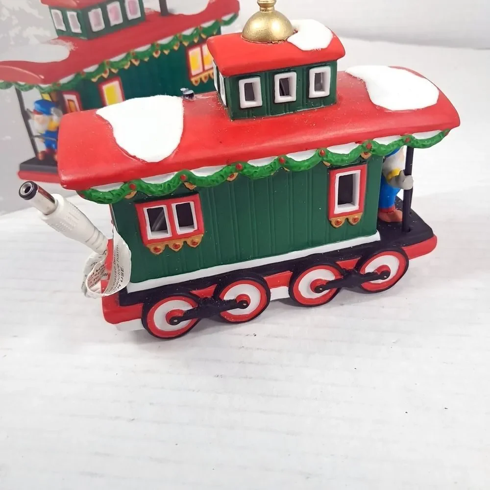 Dept 56 North Pole‎ Christmas Village NORTHERN LIGHTS CABOOSE 4050968 READ